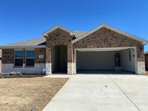 Building Photo - 1501 Bridle Dr