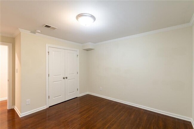Building Photo - 3014 Skyland Dr NE