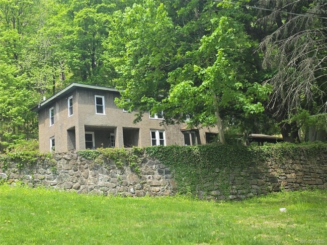 Building Photo - 7 Stone Ridge Rd