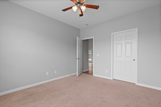 Building Photo - 168 Willow Point Cir