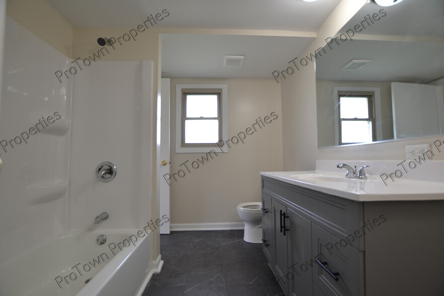 Building Photo - 2417 Essington Rd