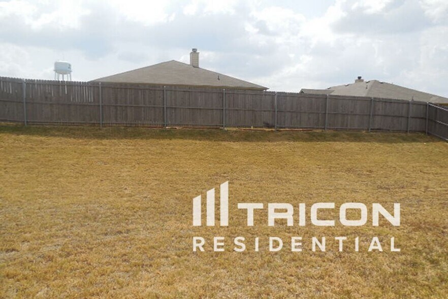 Building Photo - 704 River Run Dr