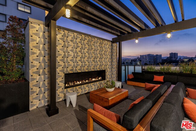 Building Photo - 10777 Wilshire Blvd