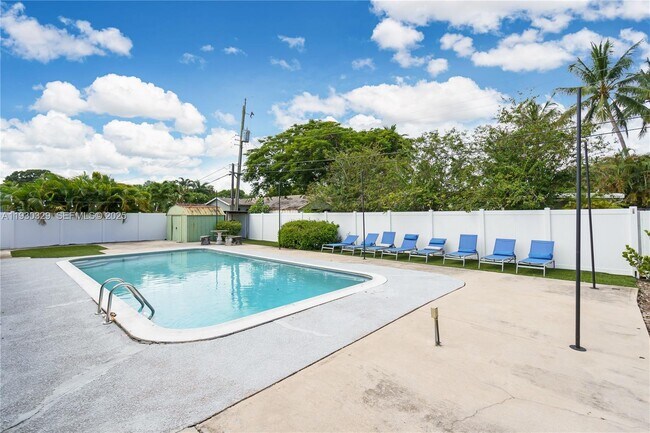 Building Photo - 2217 NW 4th Ave