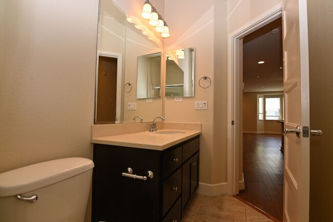 Building Photo - Tralee Village-Tri-Level Townhome, Modern ...