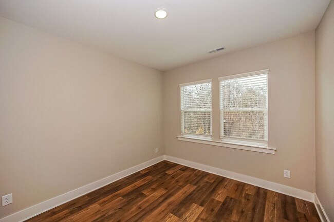 Building Photo - Brand New End-Unit Townhome | 3 BR/2.5BA | 1-Car Garage | Near Downtown Mooresville