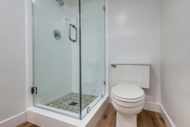 Building Photo - 435 N Oakhurst Dr