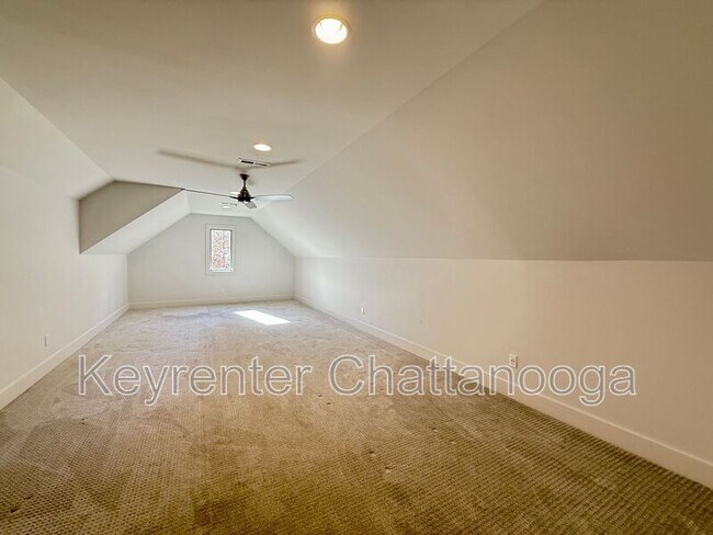 Building Photo - 8925 Pine Ridge Rd