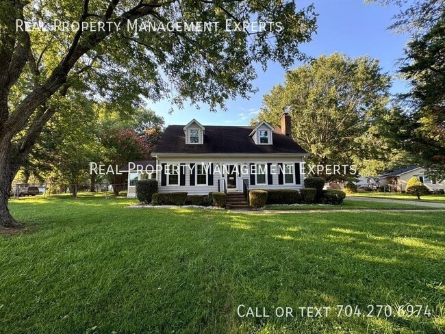 Building Photo - 6008 Mallard Dr