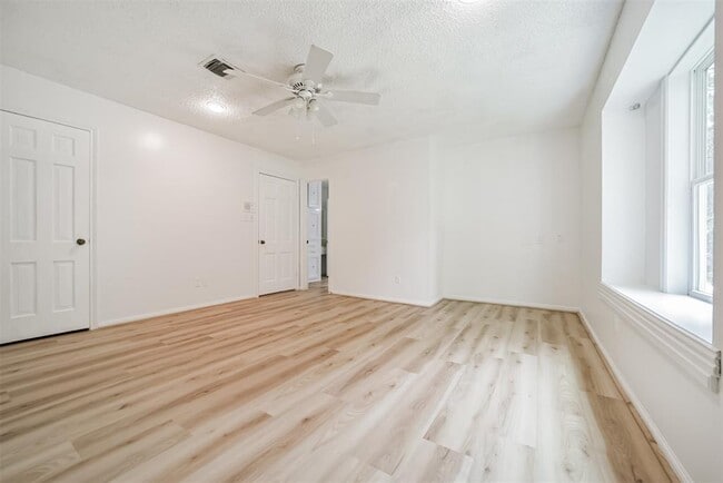 Building Photo - 15738 Fleetwood Oaks Dr