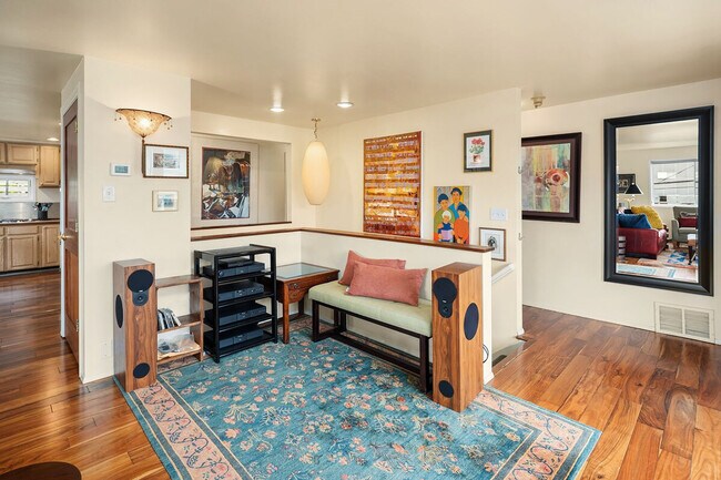 Building Photo - 401 W Galer St