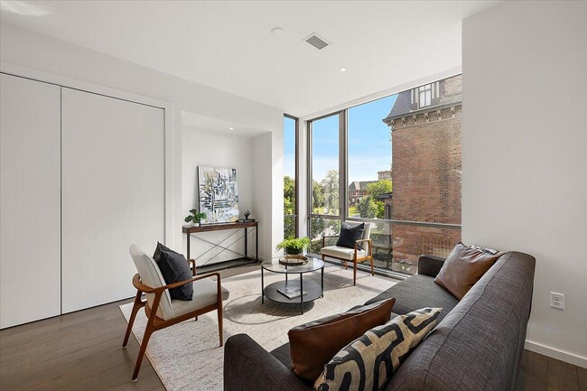 Building Photo - 3105 Brush St