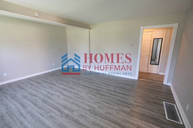 Building Photo - 2211 Frisse Ave