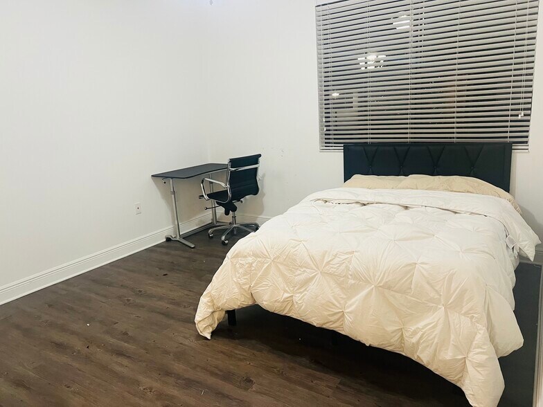 Building Photo - 3022 W Signature Dr