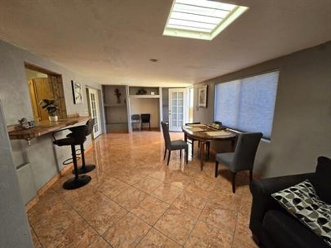 Building Photo - Spacious 3 bedroom/ 2 bath home with R/V parking