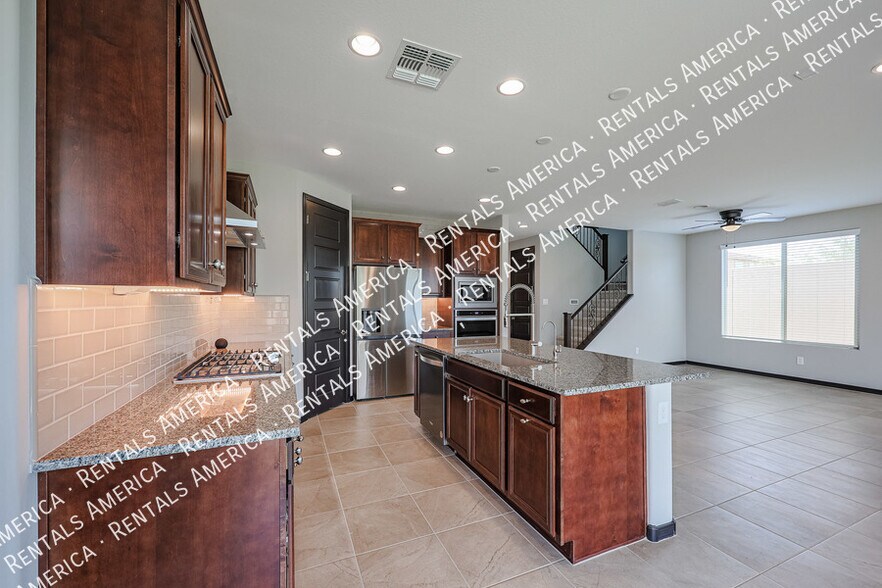 Building Photo - 5610 N 90th Dr