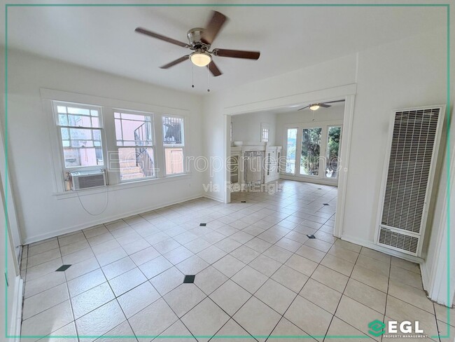 Building Photo - 816 Forest Ave