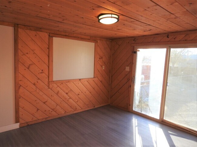 Building Photo - 2220 W Bell Vista Ave