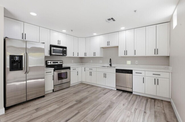 Building Photo - 1111 W University Dr