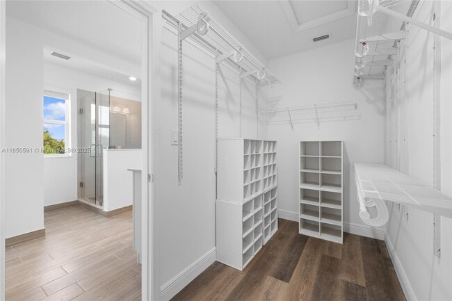 Building Photo - 4048 Veleiros Ave