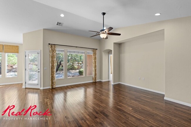 Building Photo - Sun River 2 Bedroom Home with Bonus Den! First Class Amenities!