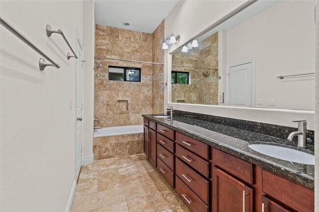 Building Photo - Experience Urban Living at Its Finest!