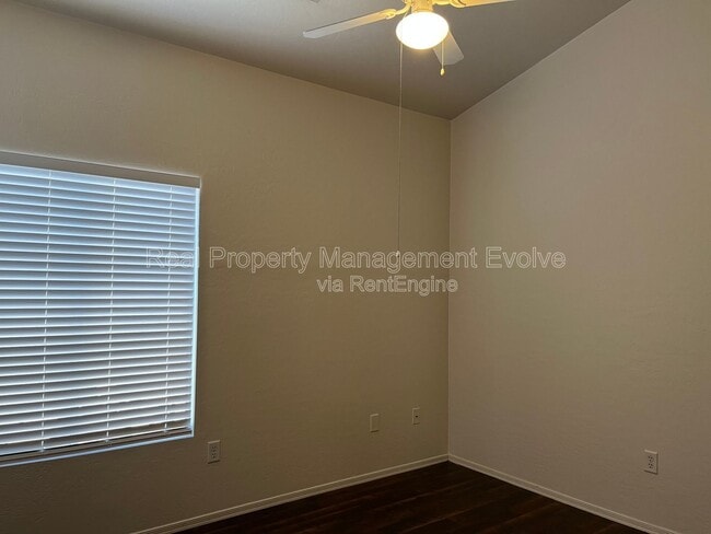 Building Photo - 13444 W Rhine Ln