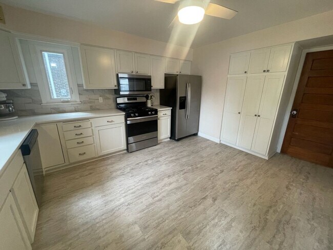 Building Photo - Beautiful, Charming and Well Maintained Four Bedroom Single Family Home in Macalester/Groveland N...