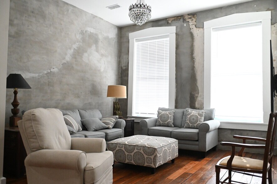 Primary Photo - 1207 Washington St