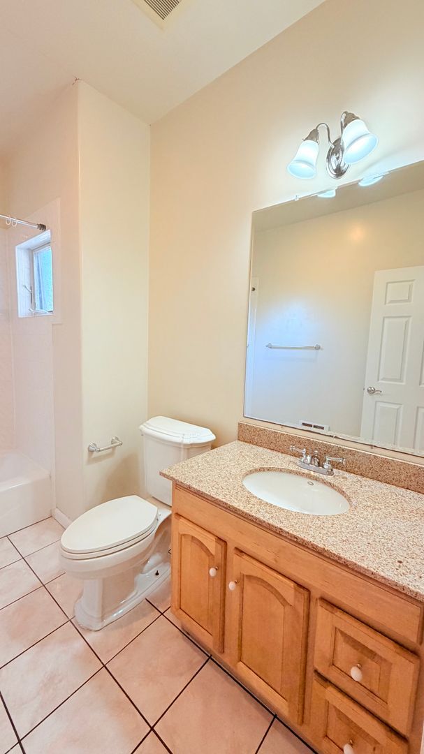 Building Photo - 738 Palmera Ct