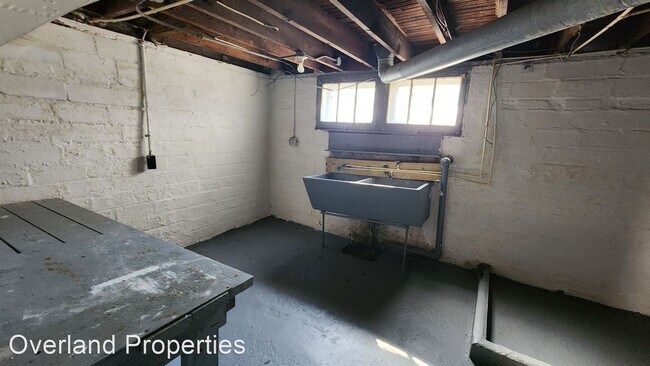 Building Photo - 5 br, 2 bath House - 5575 Dalewood Ave