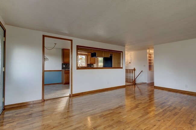 Building Photo - Charming 3 bedroom home near NAS Whidbey