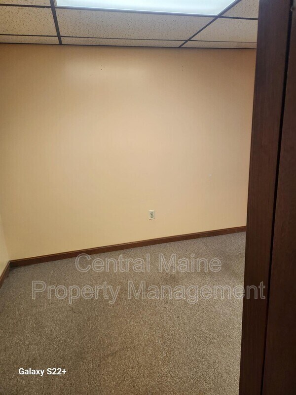 Building Photo - 571 Sabattus St