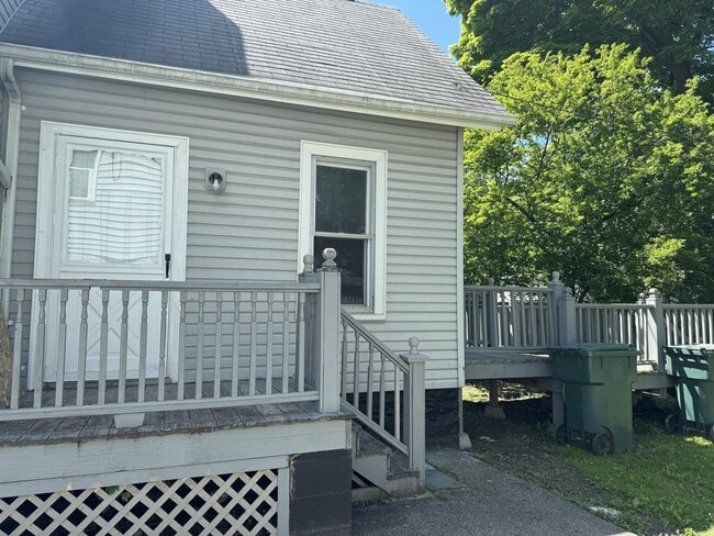 Building Photo - 126 Parsells Ave