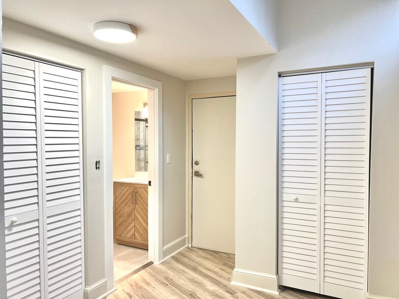 Building Photo - 456 Bingaman St