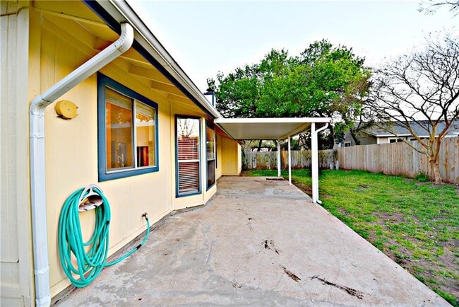 Building Photo - 805 Lone Tree Ct