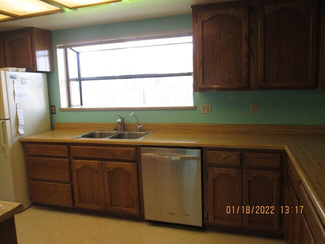 Building Photo - 527 N Washington St