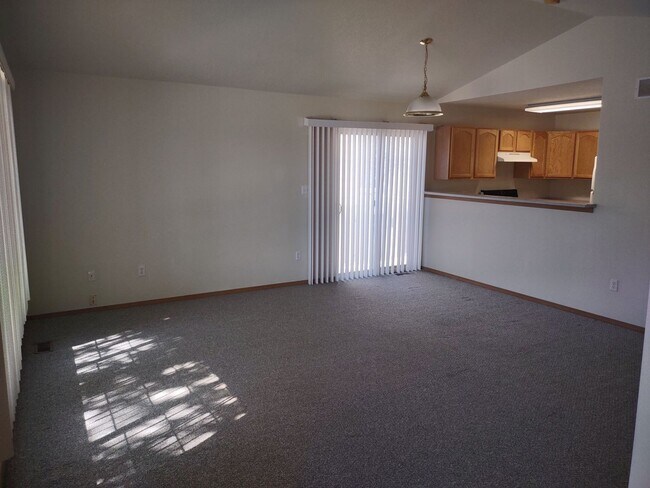 Building Photo - ALL PROSPECTIVE TENANTS MUST SUBMIT A $58 NON-REFUNDABLE APPLICATION FEE PER APPLICANT ONLINE AND...