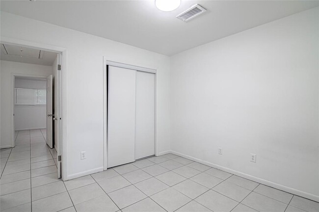 Building Photo - 604 Hayman St