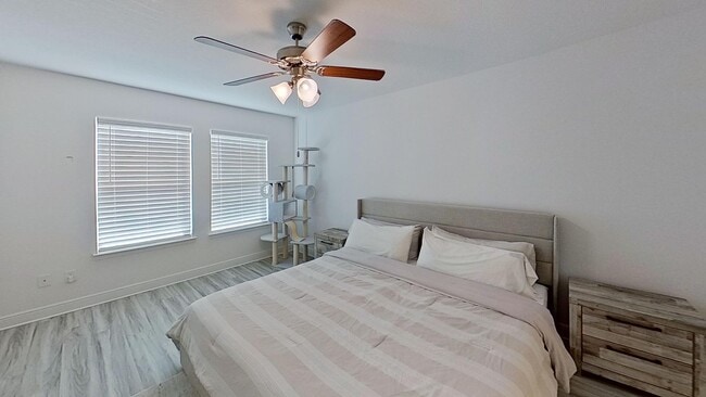 Building Photo - Beautiful 3/2.5 Townhouse