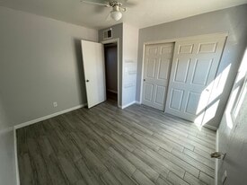 Building Photo - 1125 N Oleander St