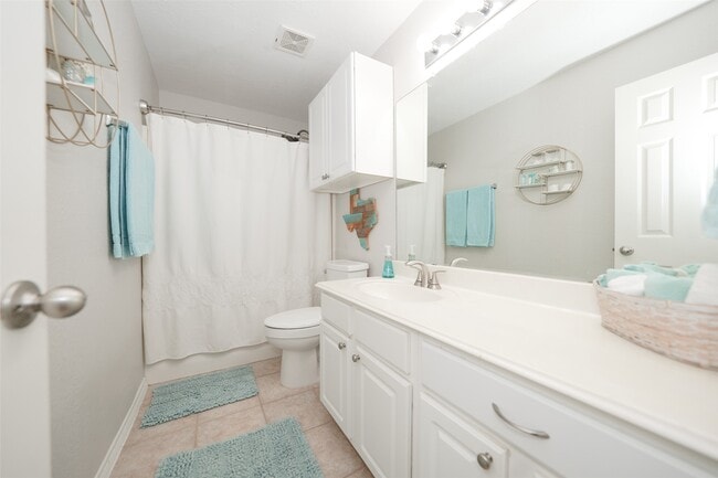 Building Photo - 6210 Fawnlake Dr