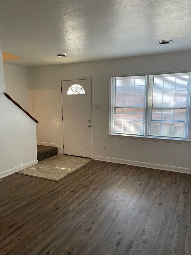 Building Photo - Coleman Place 3-bedroom, 2-bath Condo