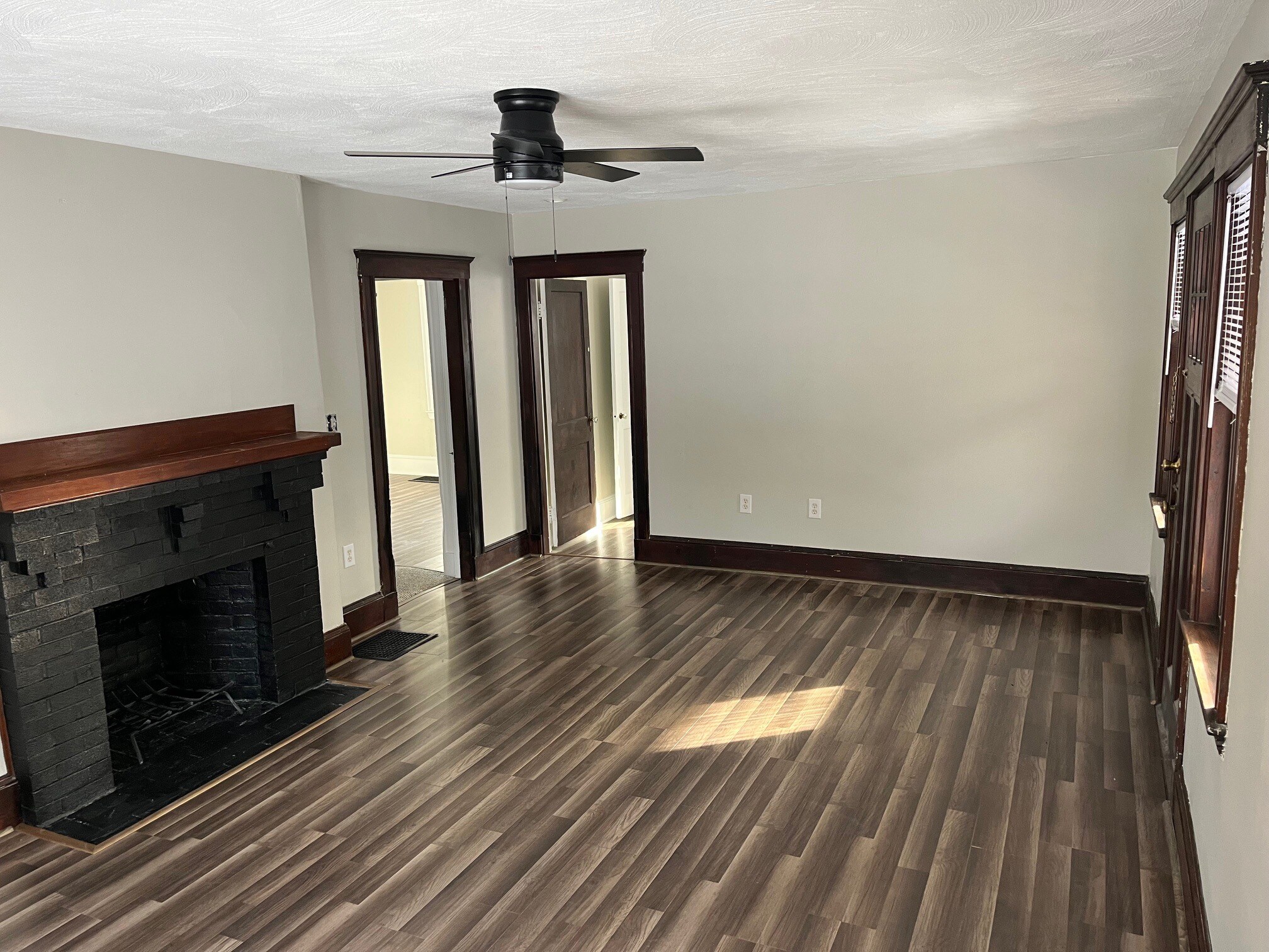 living room - 162 Montvale Ave