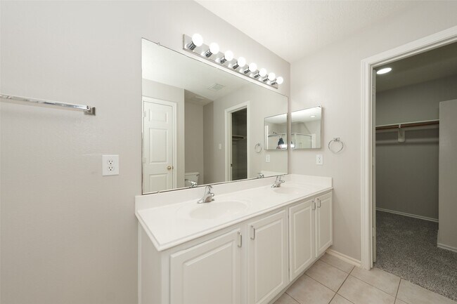 Building Photo - 14310 Mirkwood Ln