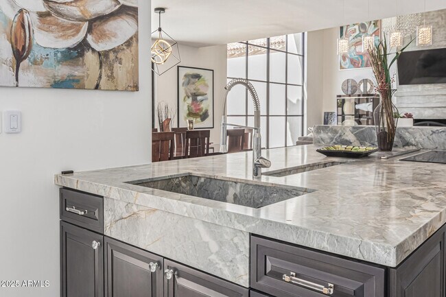 Building Photo - 10113 E Topaz Dr