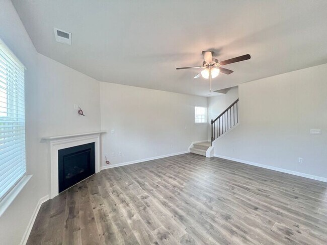 Building Photo - 219 Blue Aspen Dr