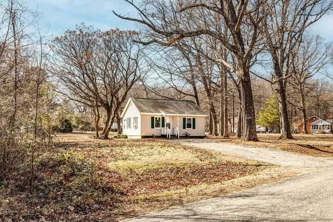 Building Photo - Charming 2-Bedroom, 1-Bath Home