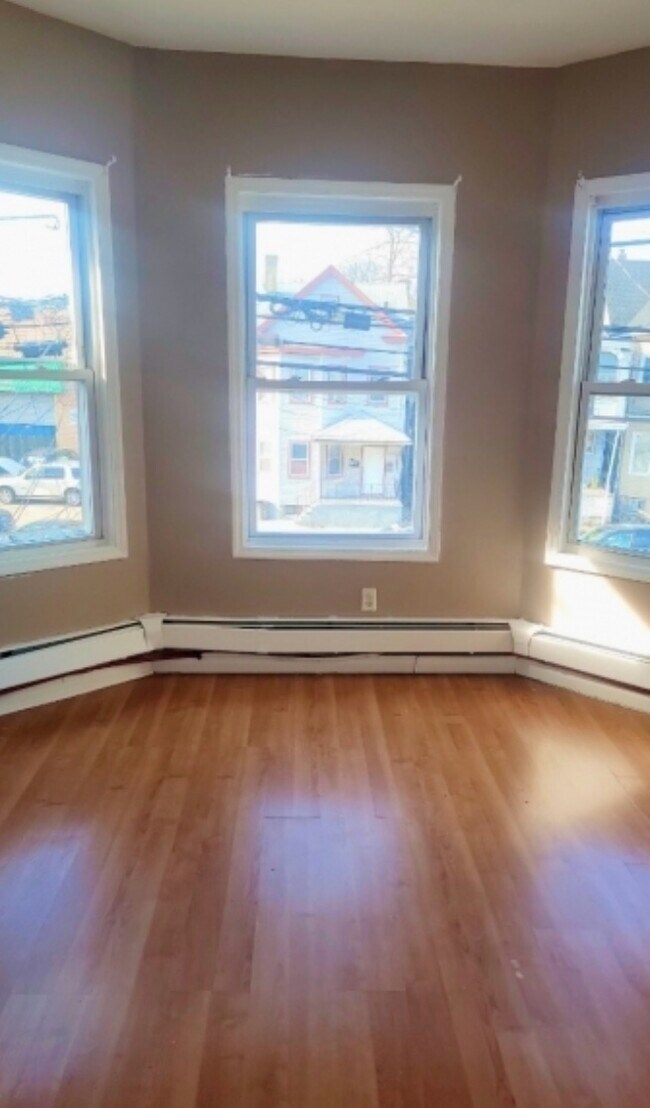 Building Photo - 563 Madison Ave