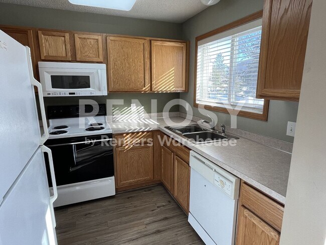 Building Photo - Available August 8 - 2 Bed/1.5 Bath Townhome in Prior Lake